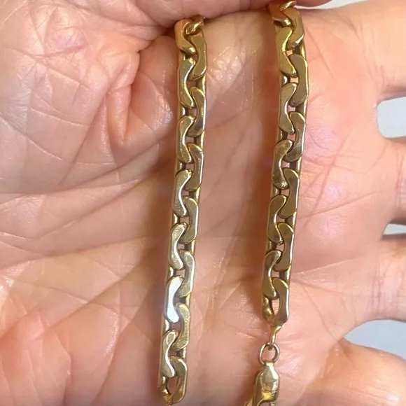 14kt gold c link chain and 14kt “S” initial pendant - Picture 9 of 10
